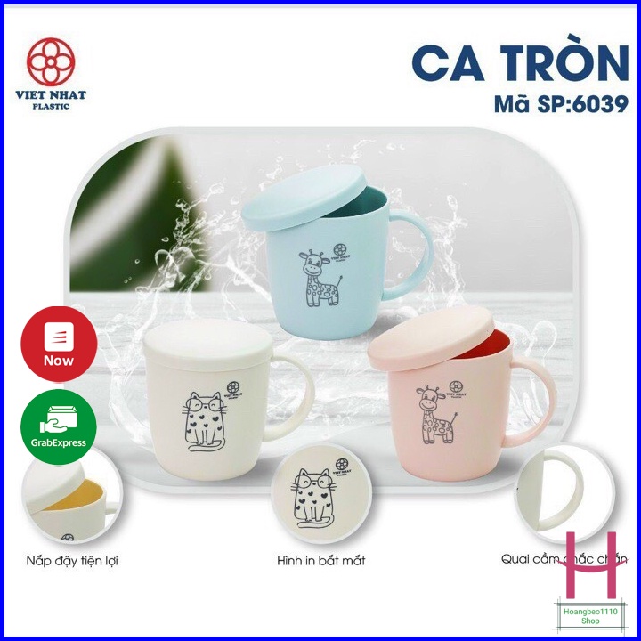 Cốc nhựa tròn có nắp Hokori Việt Nhật 6039 chịu nhiệt tốt, ca uống nước màu sắc xinh xắn có quai cầm tiện lợi