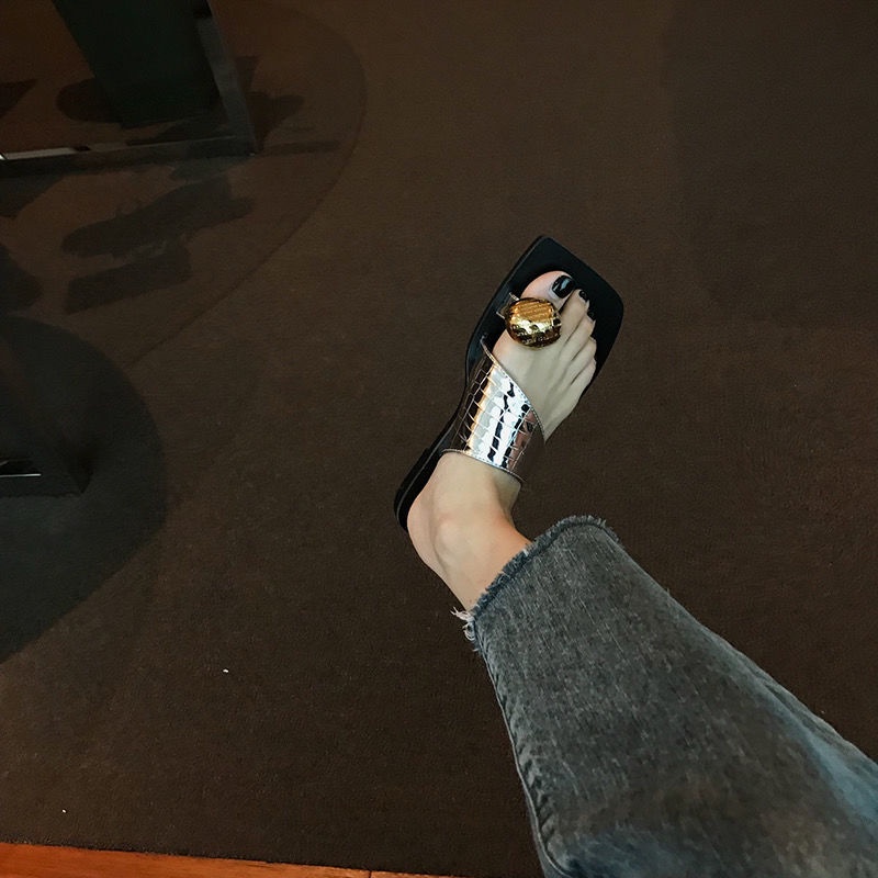 Dép Sandal Đế Bằng Mũi Vuông Quai Đính Khóa Kim Loại Thời Trang Mùa Hè Cho Nữ