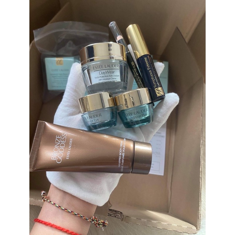 Set kem dưỡng Estée Lauder .