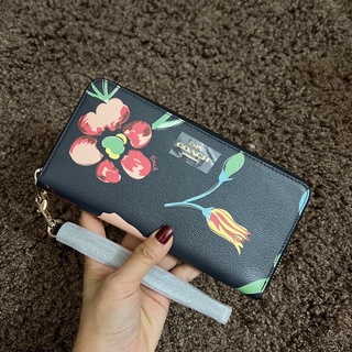 Ví nữ đẹp Coach da thật pha canvas dáng dài, nhiều ngăn, có móc tay tiện dụng