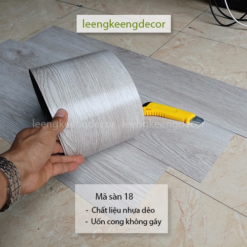 Miếng dán nền vân gỗ màu trắng sẵn keo tự dính nhựa nguyên sinh hàng loại 1 mã 18 giá rẻ