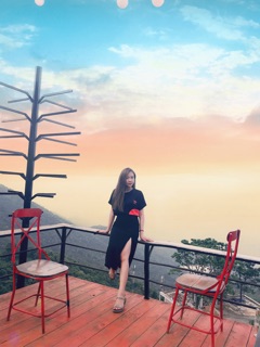 Chân váy midi xẻ tà