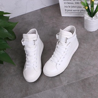 Giày sneaker thời trang