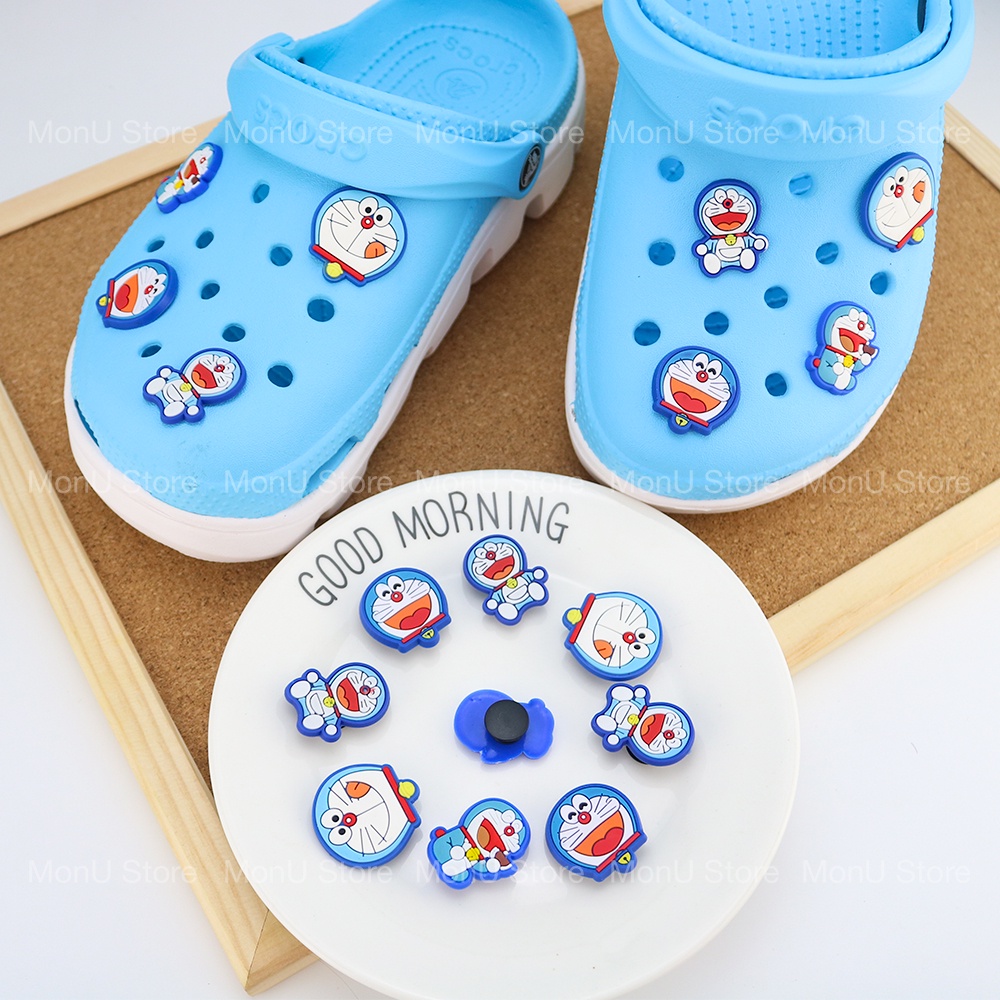 Jibbitz cao su, nút cao su DORAEMON DOREMON trang trí dép sục crocs dễ thương cute MON0266 (Mẫu ngẫu nhiên)