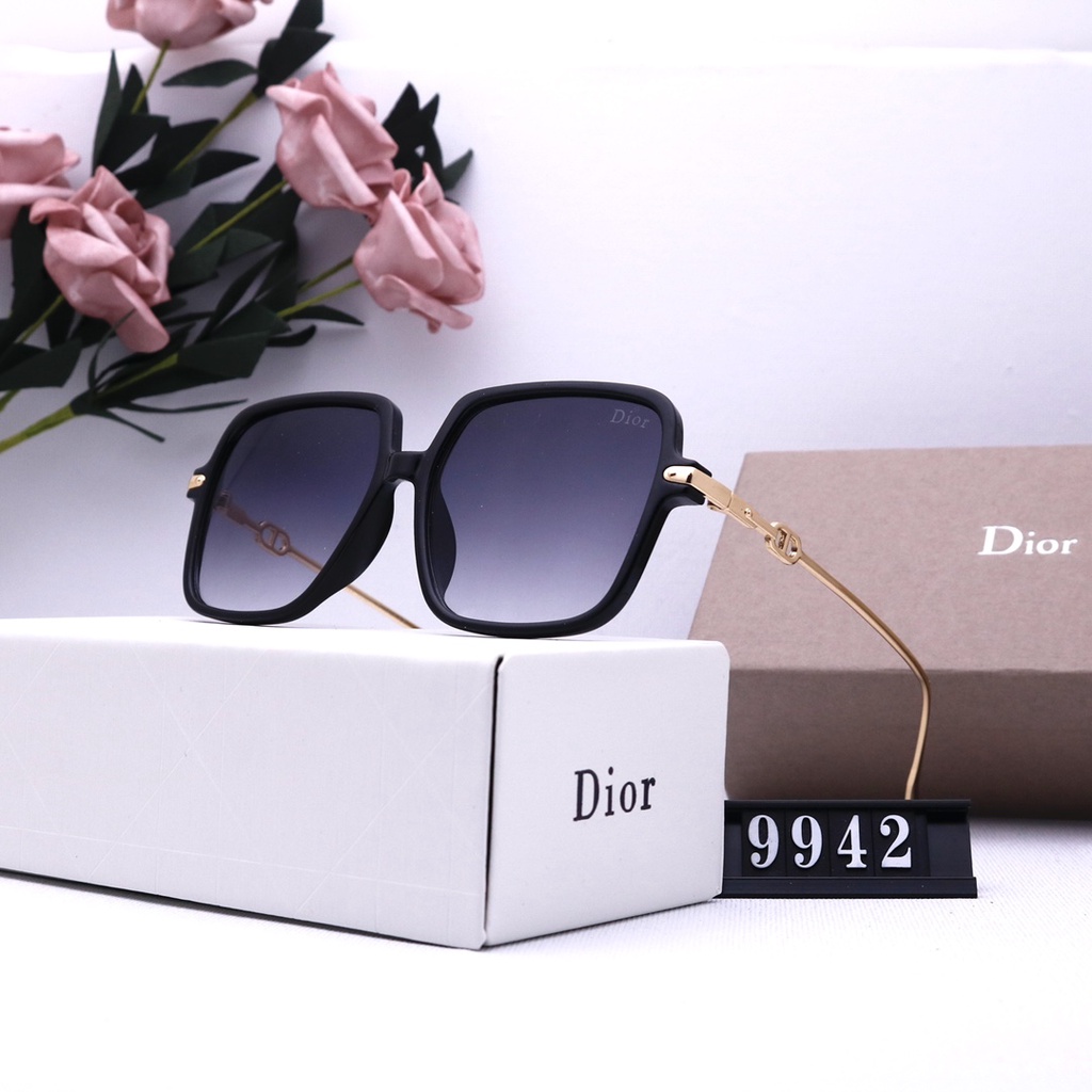 ! Dior!! Kính mát phân cực chống ánh sáng xanh mới cho nữ