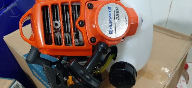 Máy cắt cỏ husqvarna 226R - Hàng chính hãng Made In Japan - xilanh 34mm - 26cc - Thắng máy cưa xích