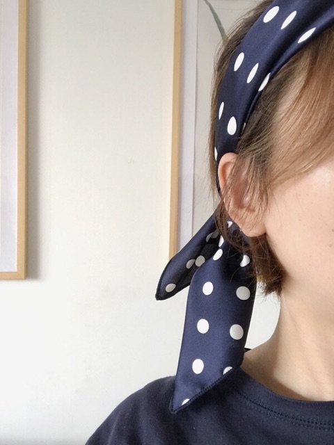 Khăn vuông size 50cm hoạ tiết chấm bi - Maben