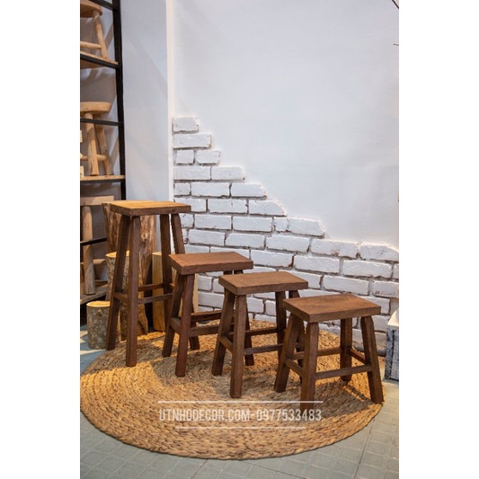 Ghế đôn gỗ tự nhiên mặt vuông 4 chân  chiều  cao 35 CM
