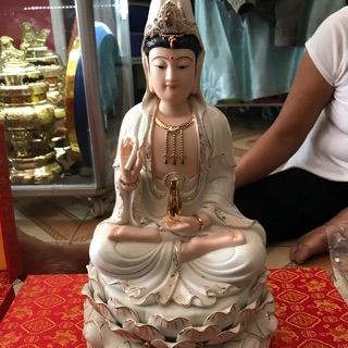 Tượng quan âm ngồi đài sen sứ