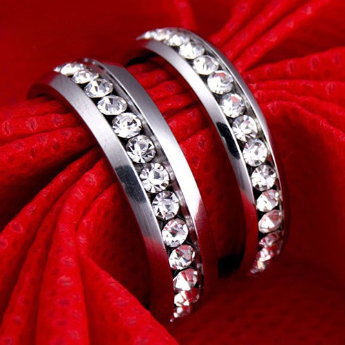 Nhẫn đính hôn titanium gắn đá cho cặp đôi