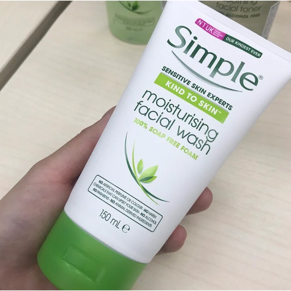 Sữa Rửa Mặt Dưỡng Ẩm Cho Da Simple Kind To Skin Moisturising Facial Wash 150ml | BigBuy360 - bigbuy360.vn