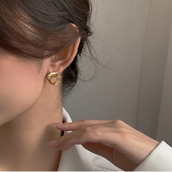 Khuyên tai nữ thiết kế đơn giản sang trọng