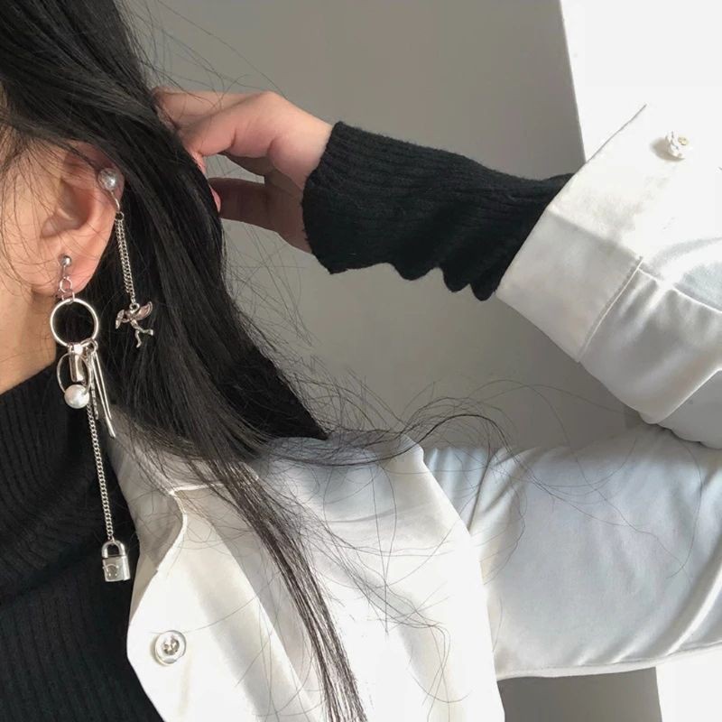 Khuyên tai lệch phá cách độc đáo dành cho bạn nữ