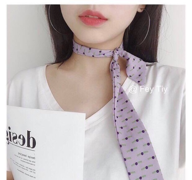 Khăn dài chấm bi.