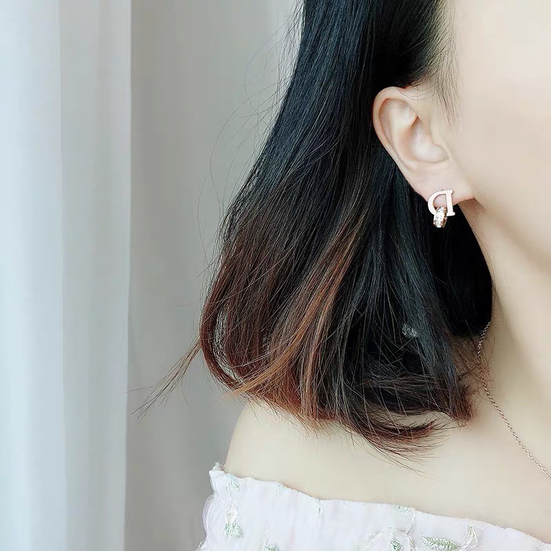 Khuyên tai thép titan hình chữ DO mạ vàng hồng 18k phong cách Hàn Quốc