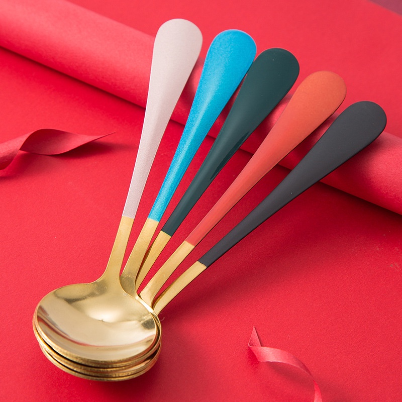 Muỗng ăn bằng chất liệu thép không gỉ