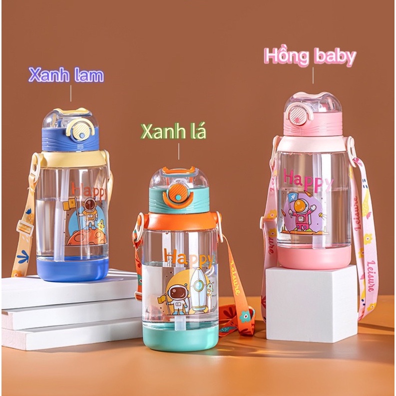 Bình nước đi học cho bé với dung tích 500ml, có quai đeo tiện dụng thích hợp cho mọi lứa tuổi.