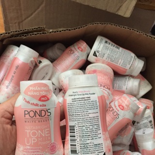 Phấn rôm ponds nâng tông