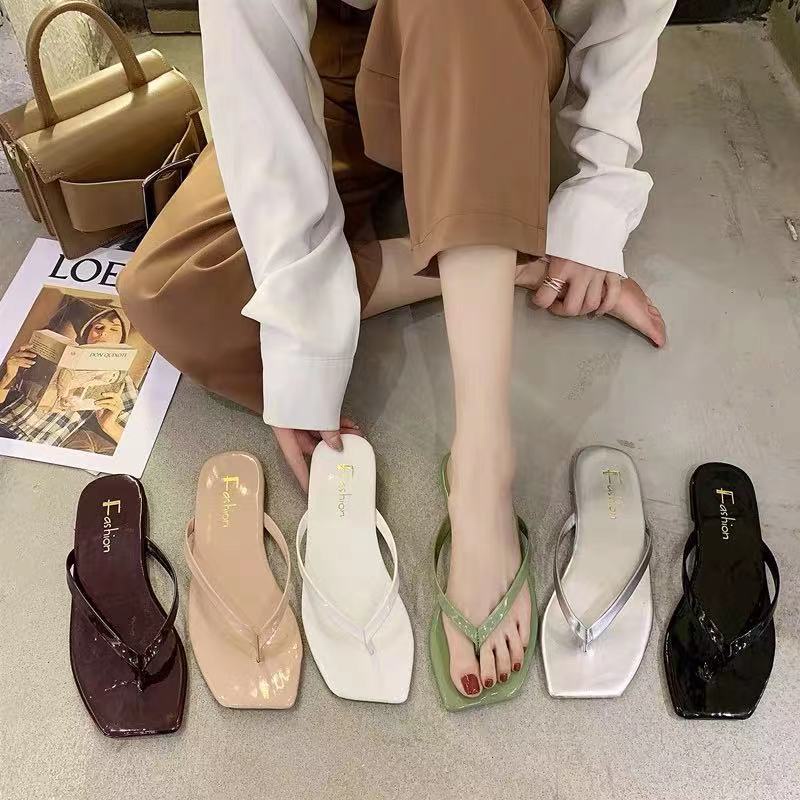 Dép Sandal Đi Biển Phong Cách Mới Dễ Phối Đồ Cho Nữ