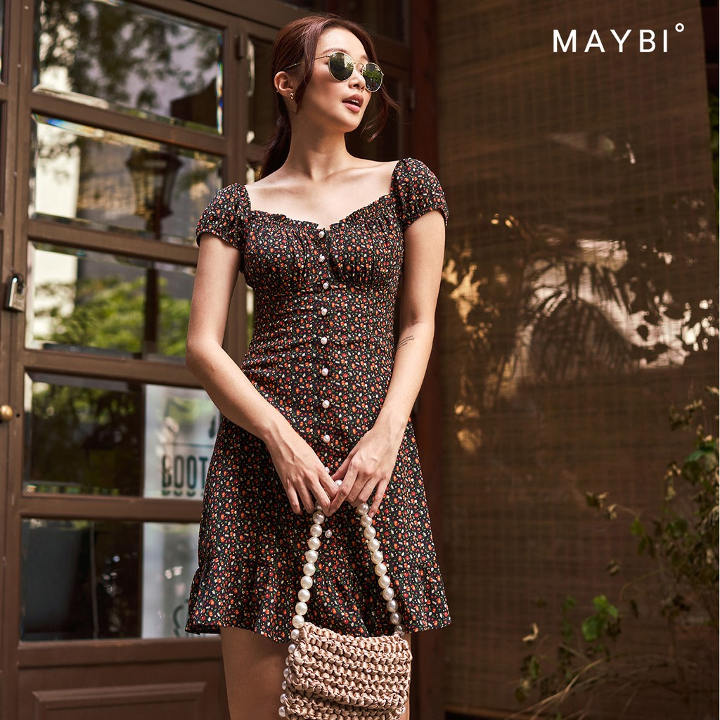 [Mã MAYBI100 giảm 100K đơn từ 599K] MAYBI - Đầm gài nút nhún eo họa tiết chery Jeanne Rufles Dress