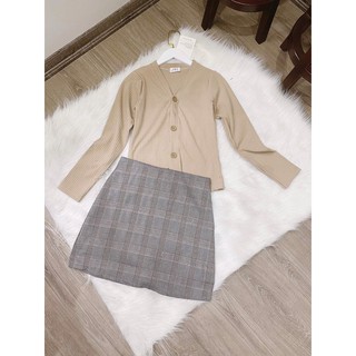 set áo len tăm chân váy kẻ