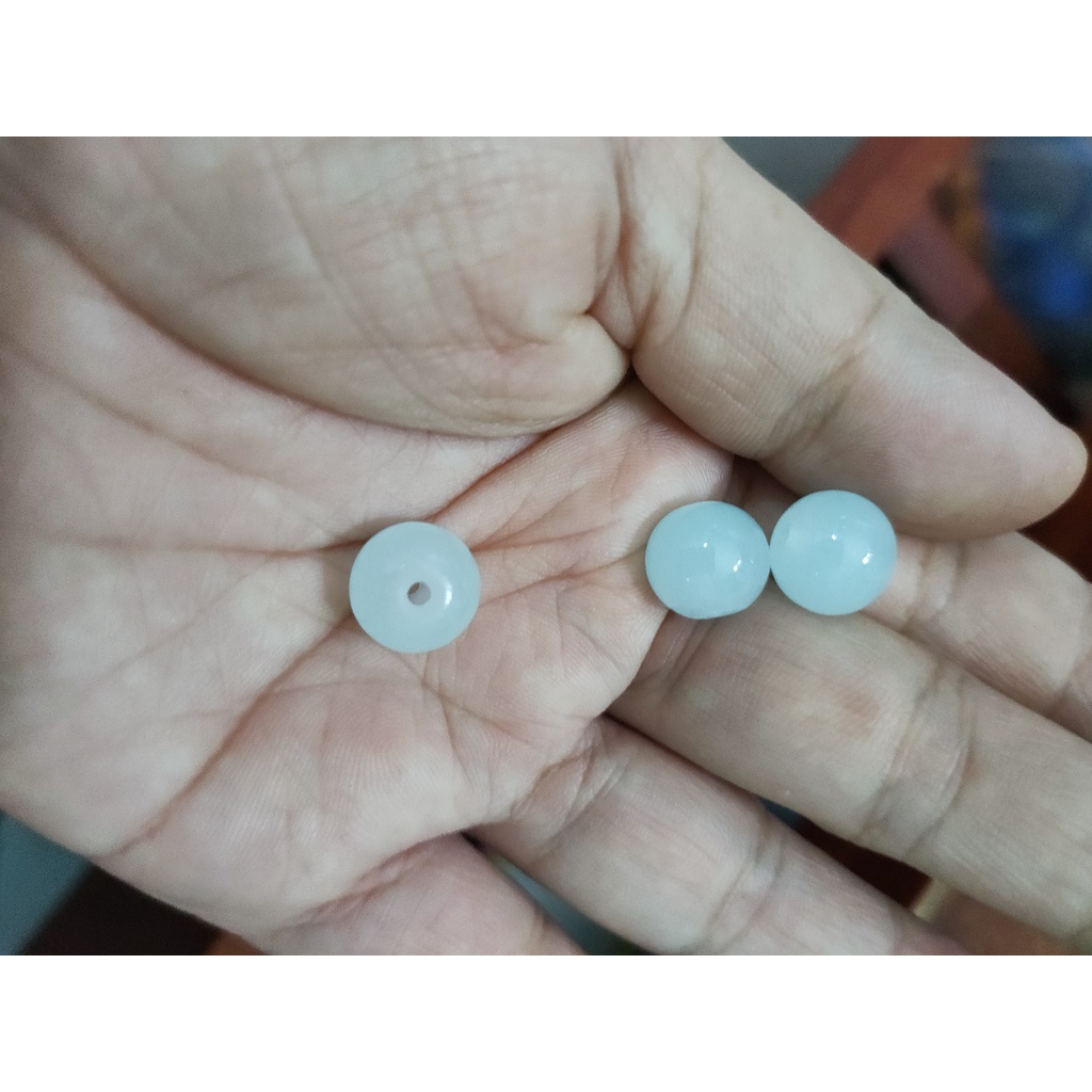 1 viên đá nhân tạo màu xanh nhạt 10mm