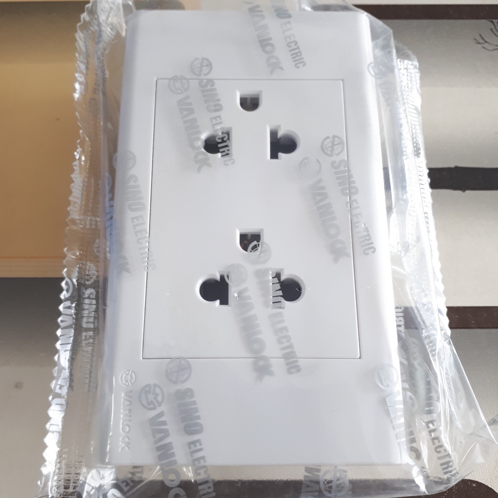 Ổ cắm đôi 3 chấu S18UE2 - SINO VANLOCK