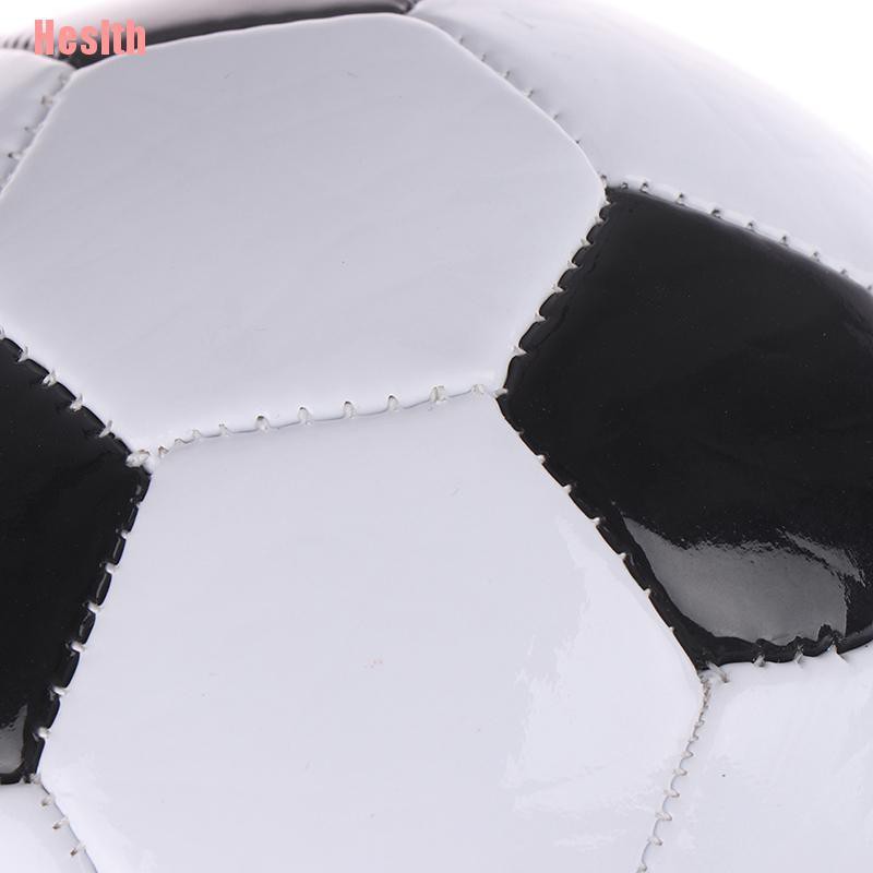 Quả Bóng Đá Hai Màu Trắng Đen Dành Cho Bé