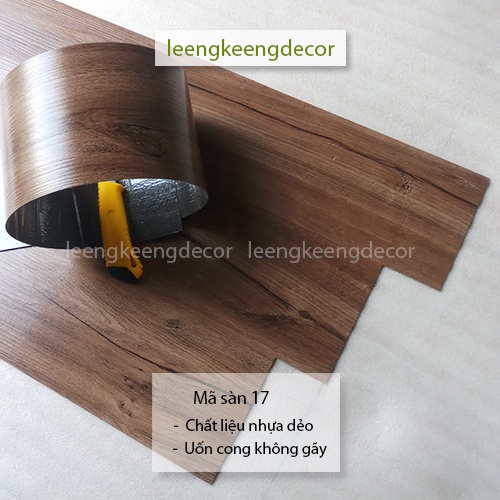 Miếng dán nền nhà giả gỗ sẵn keo vân chống trơn trượt hàng loại 1 mã số 17 màu óc chó