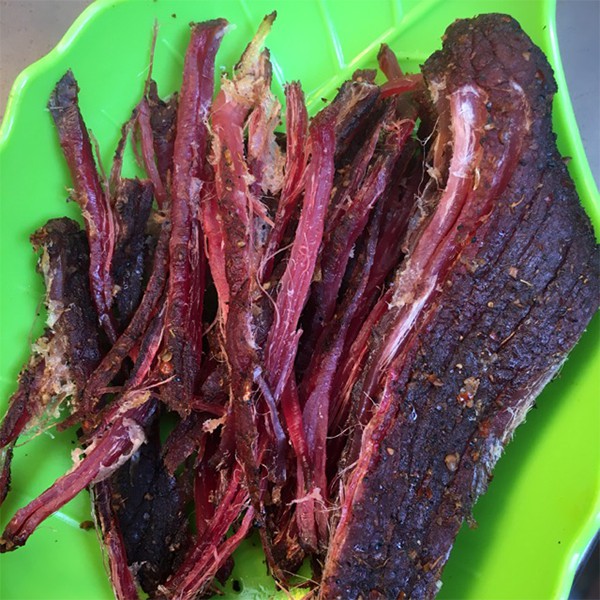 thịt trâu gác bếp cực phẩm Tây Bắc - thit trau gac bep loai AA [Tặng chẩm chéo + Tương ớt xay] | BigBuy360 - bigbuy360.vn