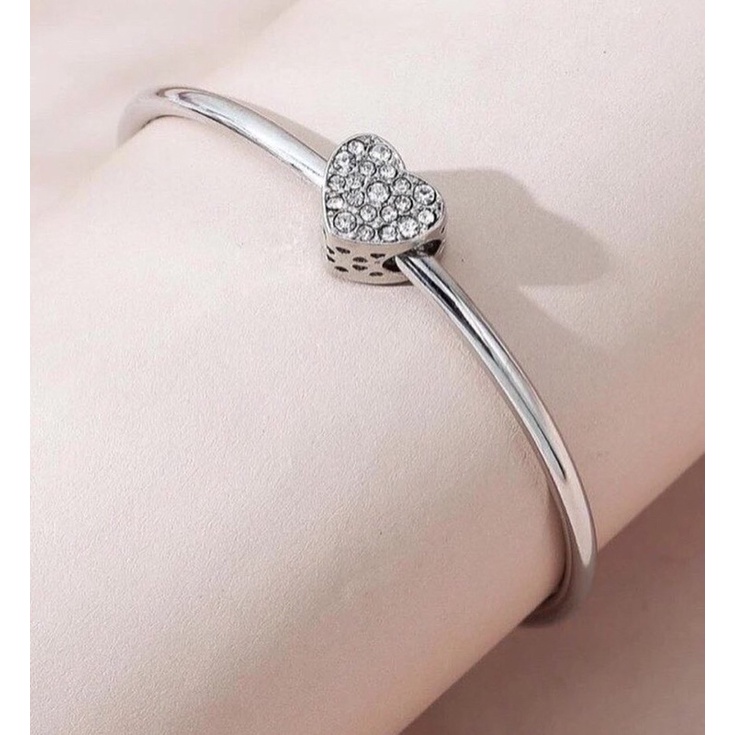 Vòng tay nữ chính hãng UK như Pandora sale cực tốt, phù hợp nhiều size tay