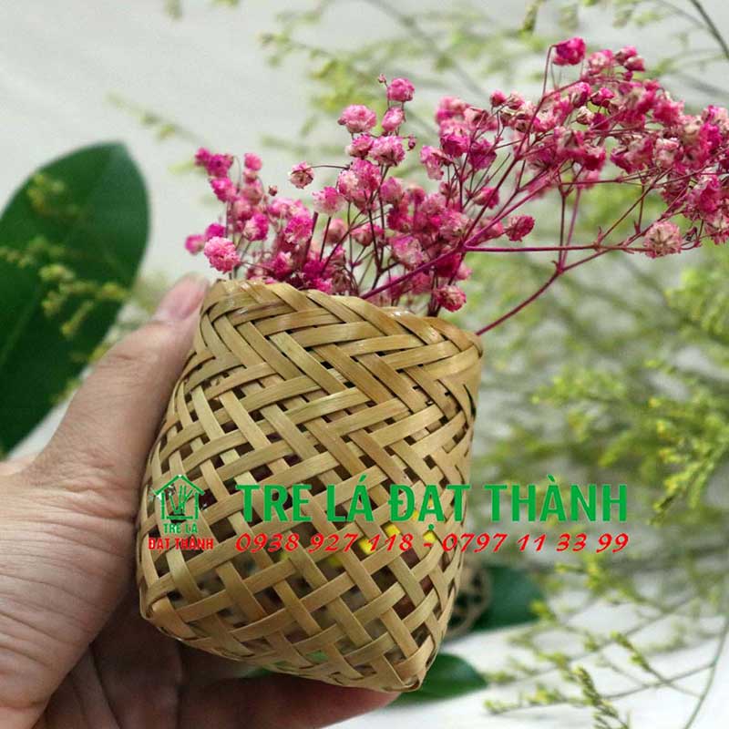 Giỏ tre dạng lỗ thưa mini cắm hoa trang trí