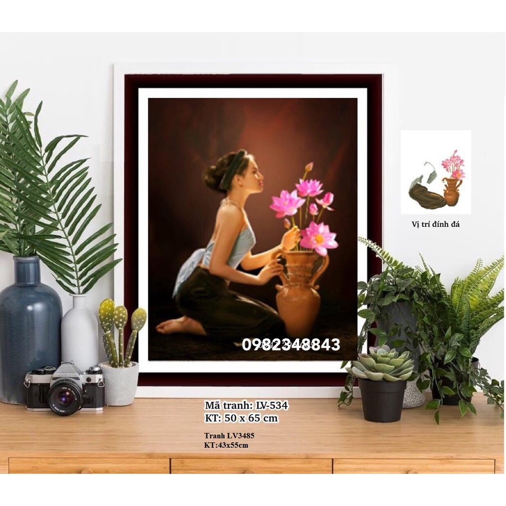 Tranh đính đá cô gái bên hoa sen KT:50x65cm,tranh gắn đá chưa đính.