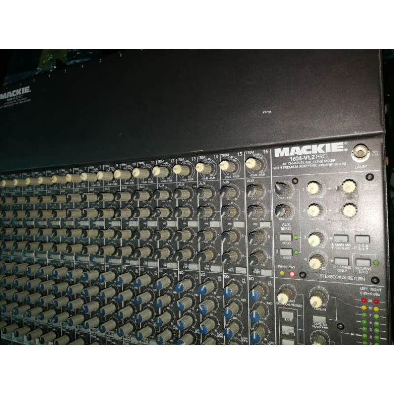 Mixer mackie 1604-VLZ Pro  hàng bãi zin đẹp điện vào 230VAC