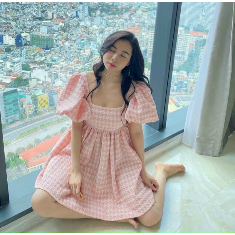 Đầm BABYDOLL vải xốp gấp cao cấp, có sẵn mút ngực, tay phồng cổ vuông xoè rộng Sun Fashion