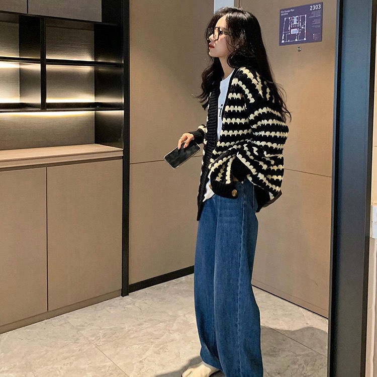 Áo khoác len cardigan họa tiết sọc trắng đen phong cách Hàn Quốc thời trang cho nữ