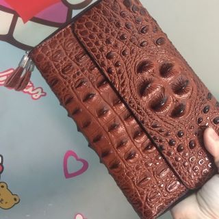 Ví da cá sấu