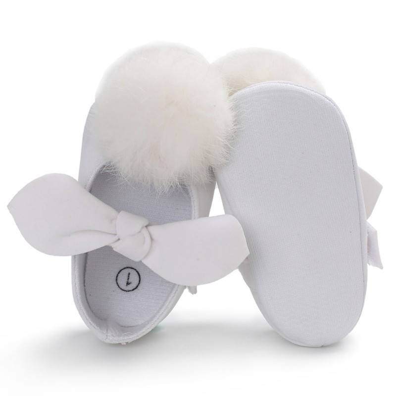 Giày màu trơn đính bông tròn xinh xắn cho bé gái