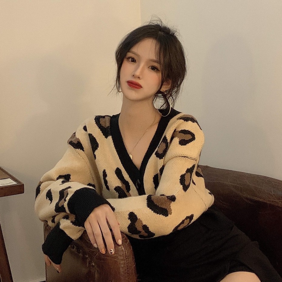 QADCOL Cardigan croptop dài tay dệt kim cổ chữ V dáng rộng họa tiết da báo thời trang