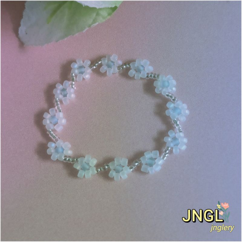 Vòng tay hoa hạt cườm hoa màu trắng