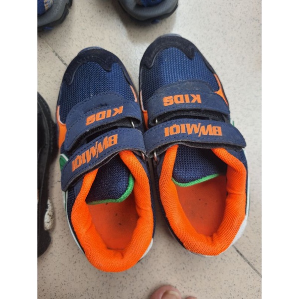 Thanh lý 4 đôi giày bé trai