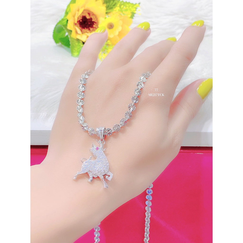 Mặt dây chuyền nữ con trâu UHA mạ vàng 18K kiểu dáng sang trọng M1217142-105