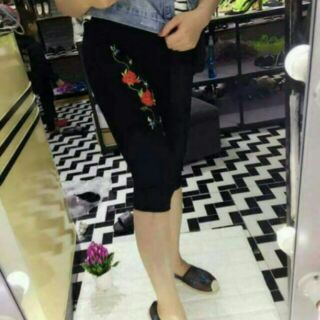 NGỐ TOPSHOP THÊU HOA HỒNG