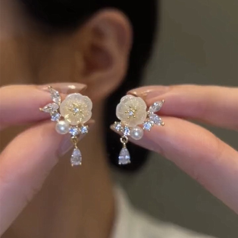 Bông Tai Hình Hoa Và Bướm Đính Đá Nhiều Màu Lấp Lánh Phong Cách Hàn Quốc