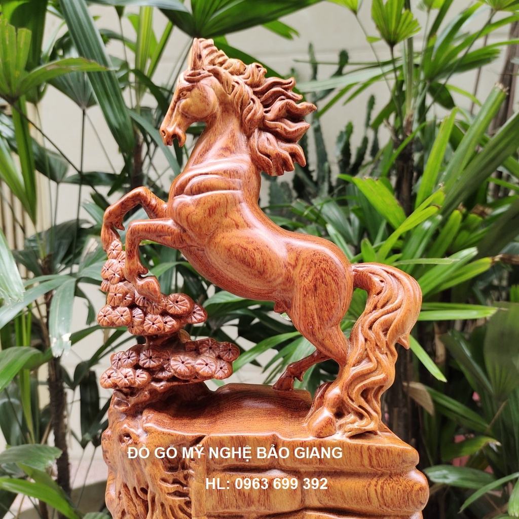 Tượng con ngựa gỗ hương cao 30 cm