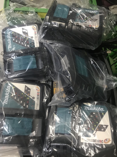 Sạc nhanh RC 18V makita