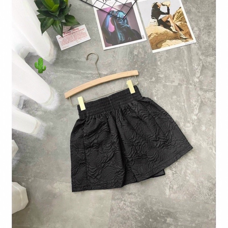 Quần đùi tacta nữ mặc nhà cạp chun lưng cao vải xốp phồng in hoa nổi màu Đen Trắng ống rộngPC alohashop91