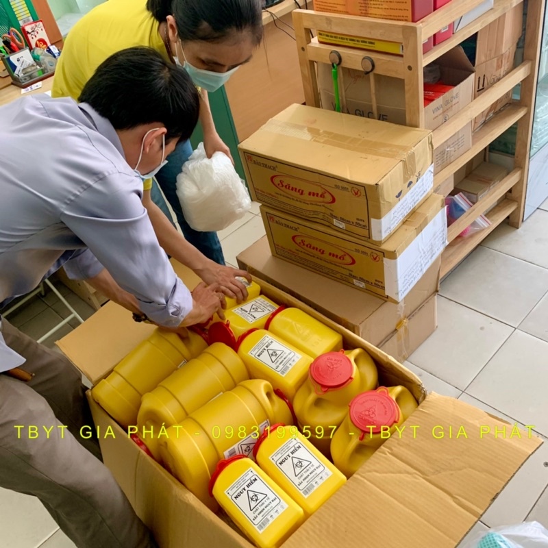 BÌNH HỦY KIM TIÊM NHỰA 6,8 LÍT & 1,5 LÍT HỘP ĐỰNG KIM AN TOÀN RÁC THẢI Y TẾ