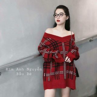 Áo len kẻ đỏ