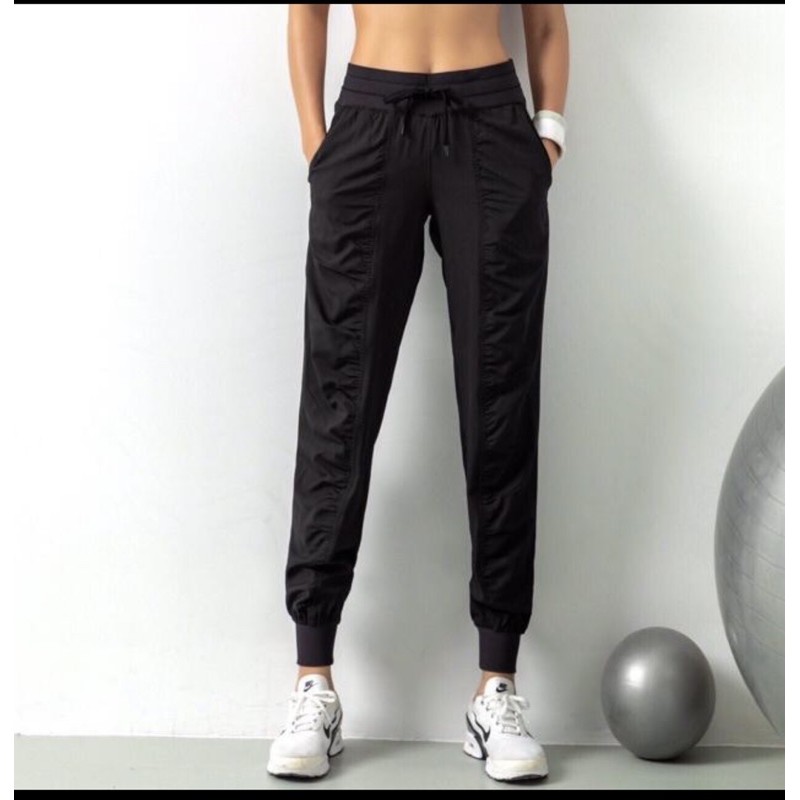 Quần Jogger Dù Thể Thao Nữ